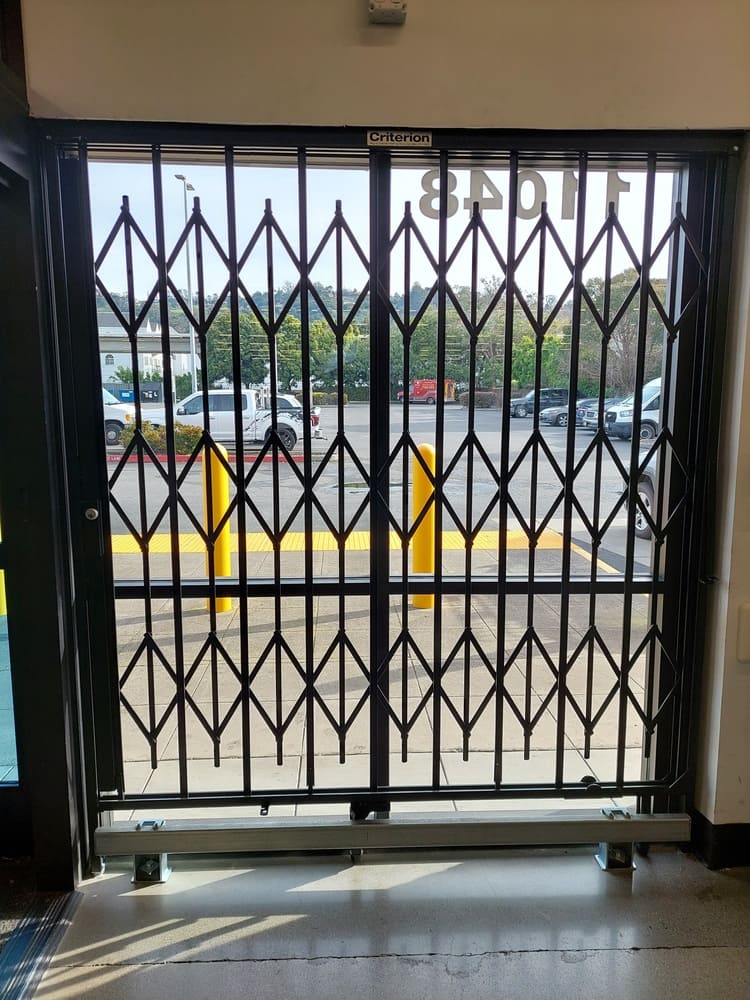 folding gate scissor gate