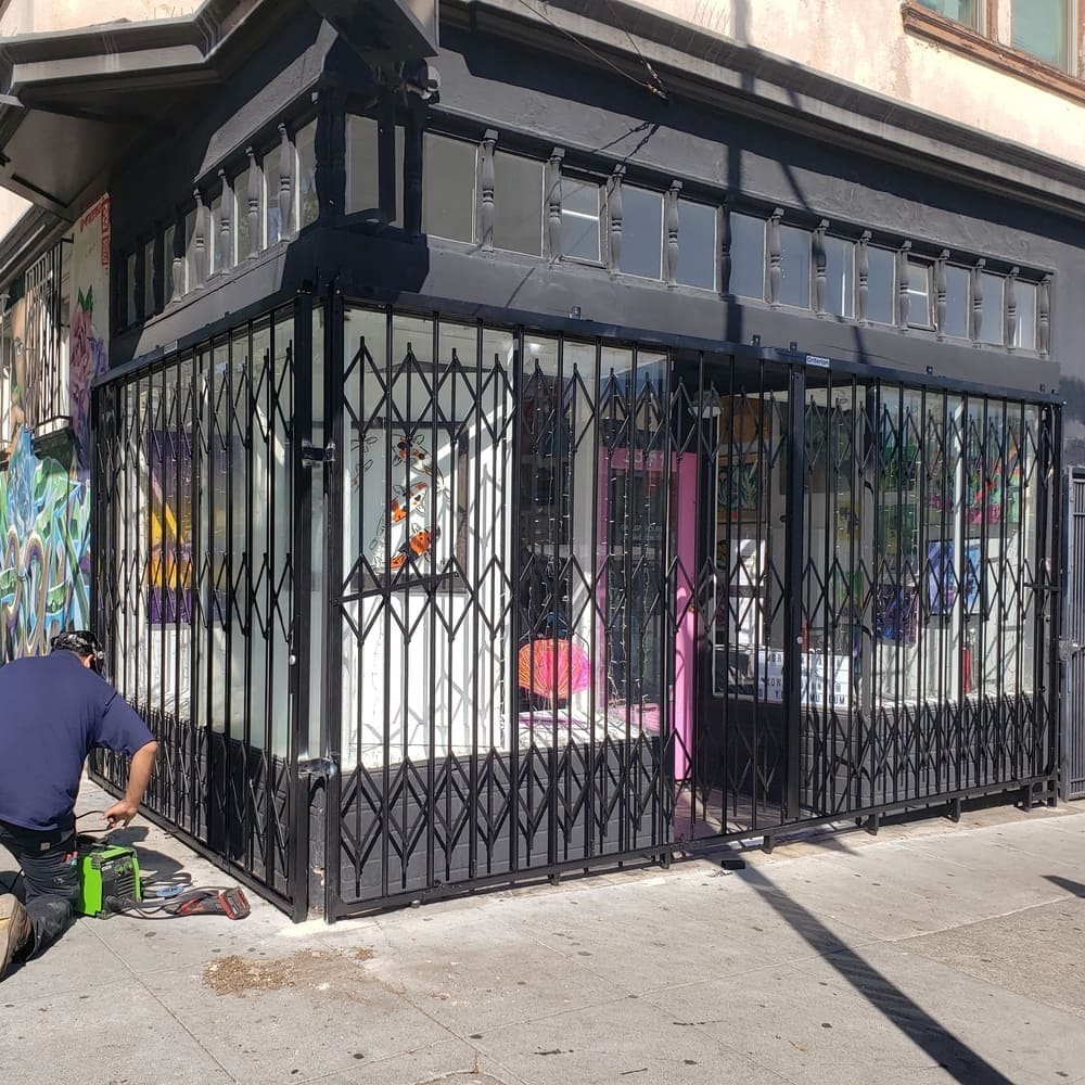 folding gate scissor gate